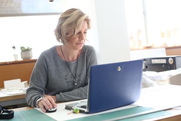 woman on laptop - learn online at ccny