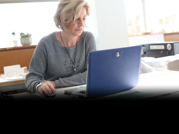 CCNY student on computer