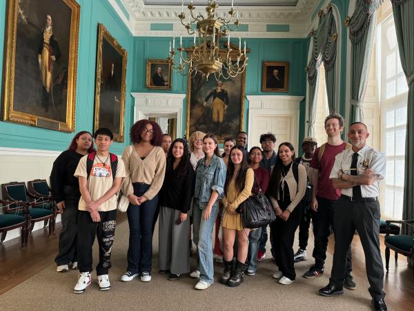 Introduction to Journalism Students at New York City Hall