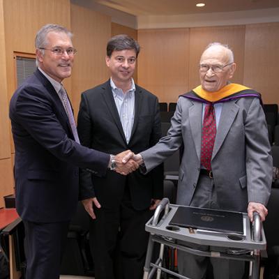 Alumnus Harold Scheraga receives honorary degree from CCNY